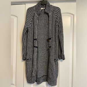 Long Gap knit cardigan.